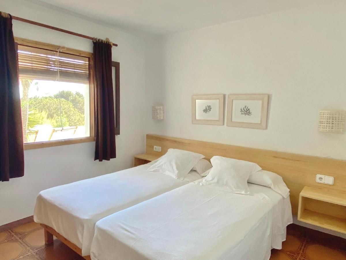 Apartamentos Laura Playa De Migjorn ภายนอก รูปภาพ